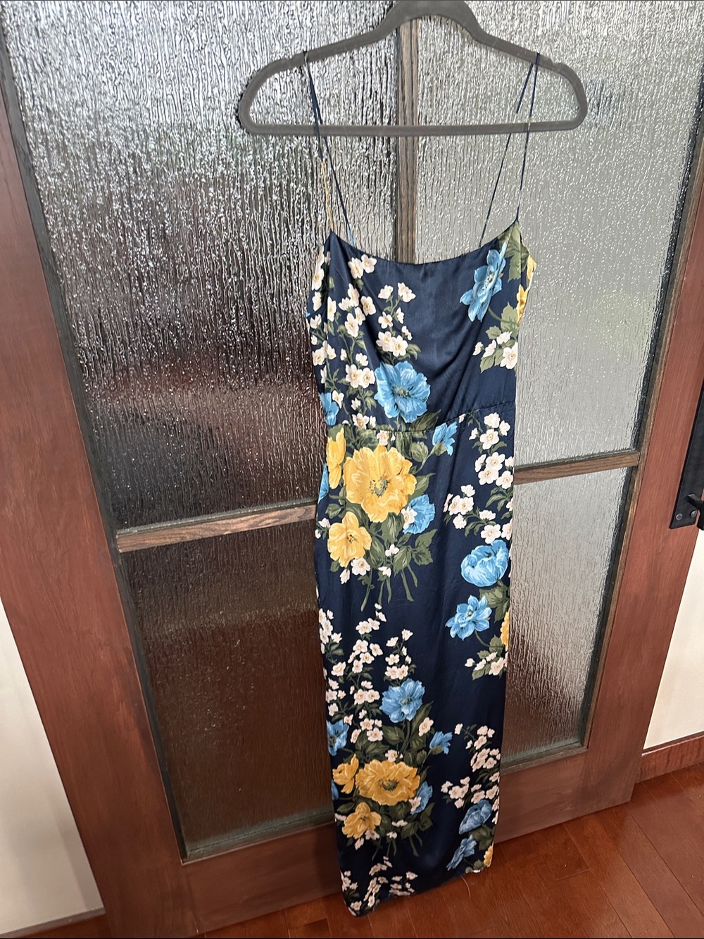 Reformation Navy Frankie Silk Dress
Navy Floral Slip Maxi Dress Sz 4. - Picture 13 of 14